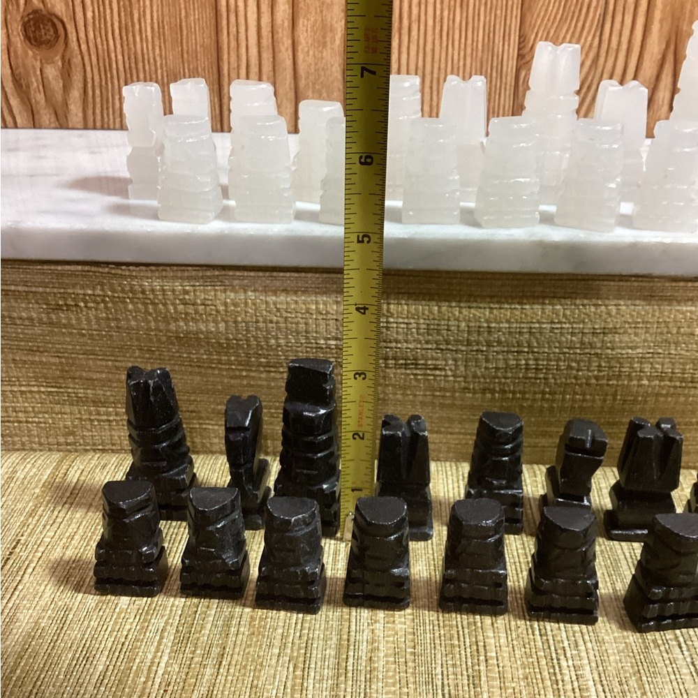 Black and White Onyx Chess 32 piece Complete - Picture 7 of 7